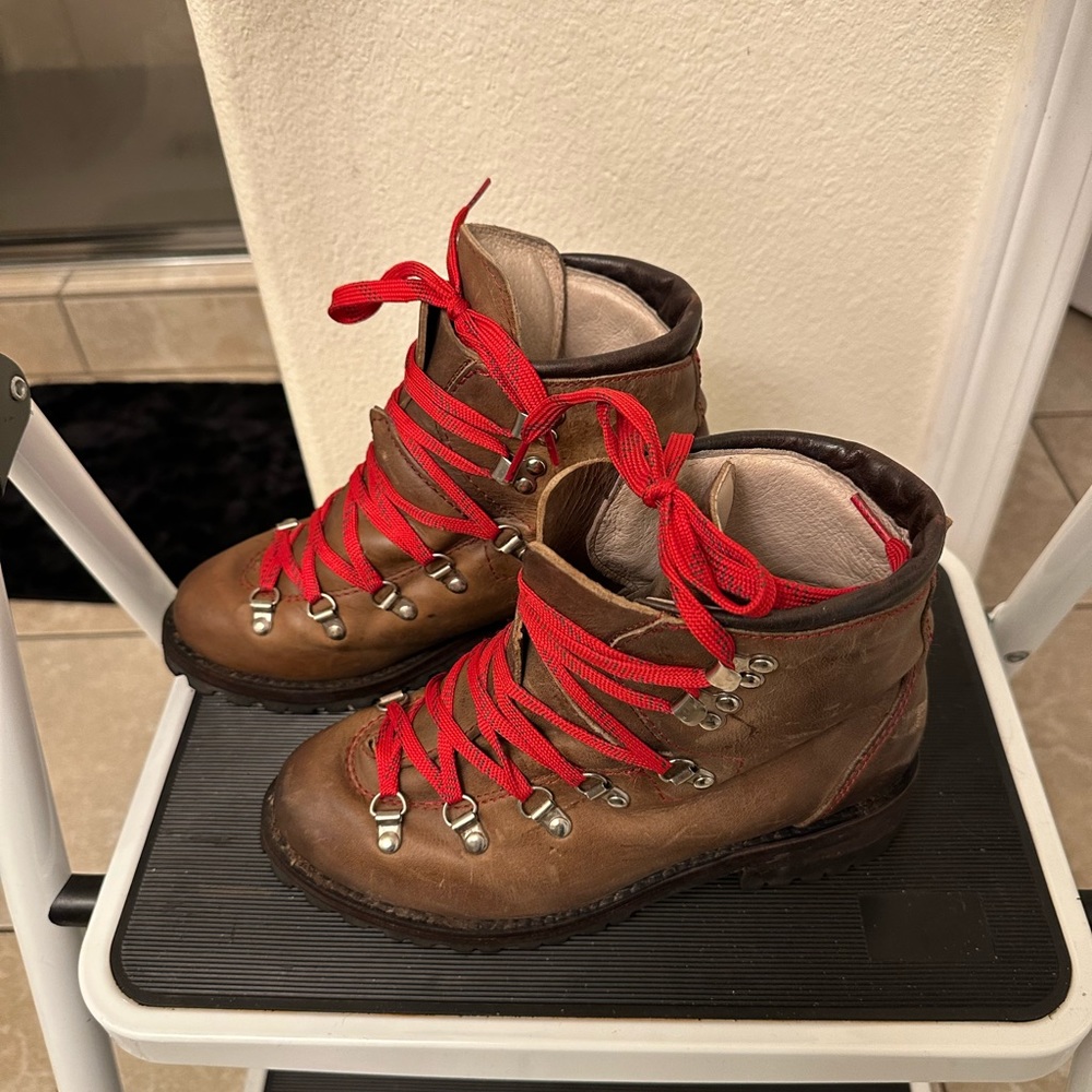 Freebird hiking boots size 7